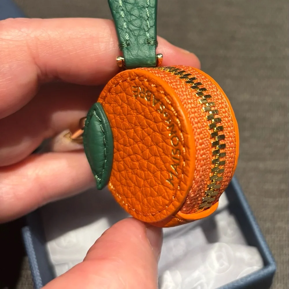 Maison De Sabre SABRÉMOJI™ Fruit Charm Orange Air Tag Holder 🍊 - Picture 3 of 5